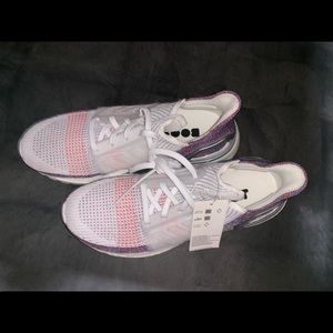 Women’s Adidas UltraBoost 19 Size 9.5